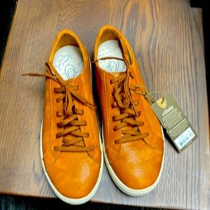 Olukai Mens 9.5 Kahu Pahaha Fox and Bone Color